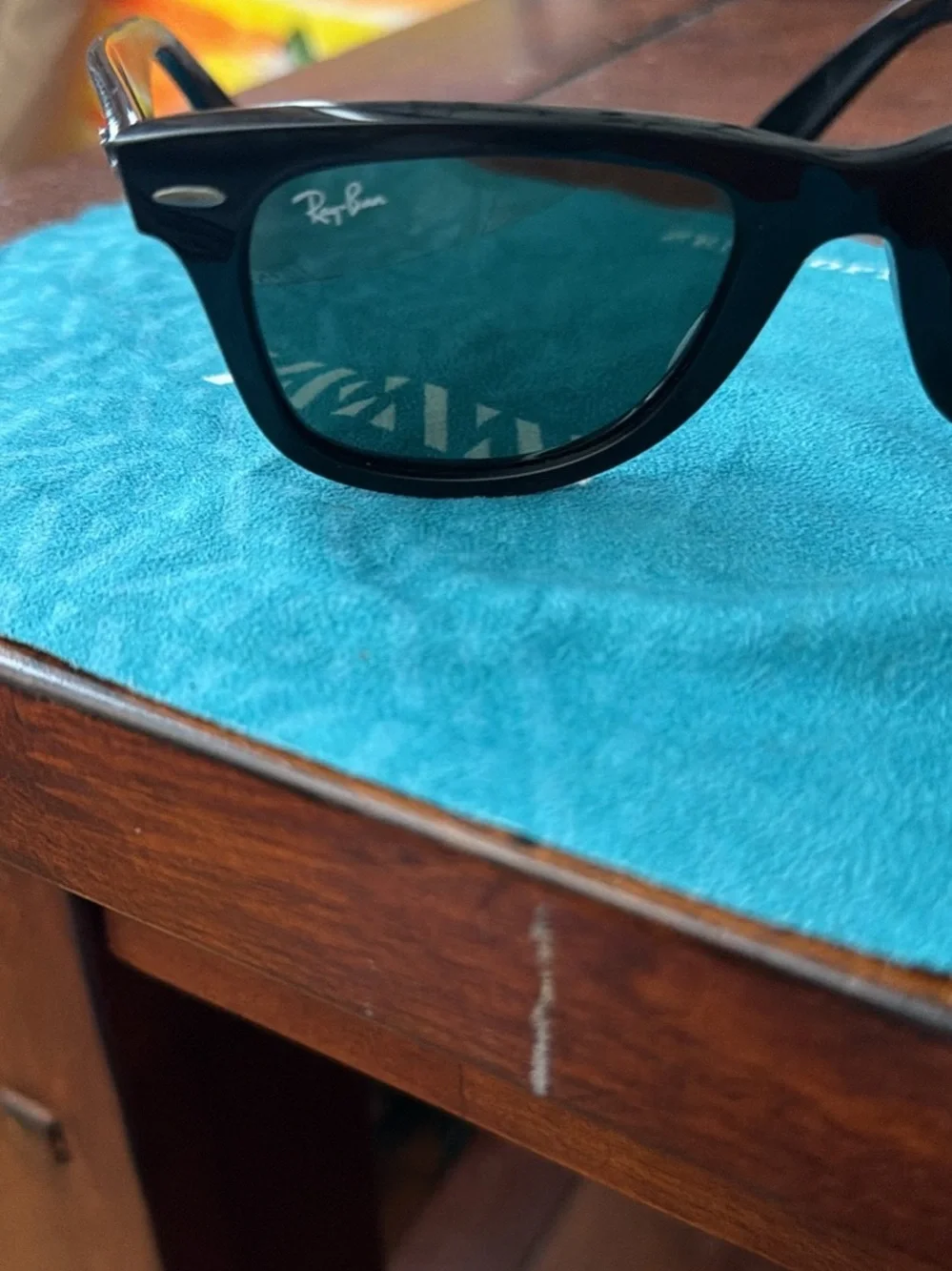 N/A black wayfarer